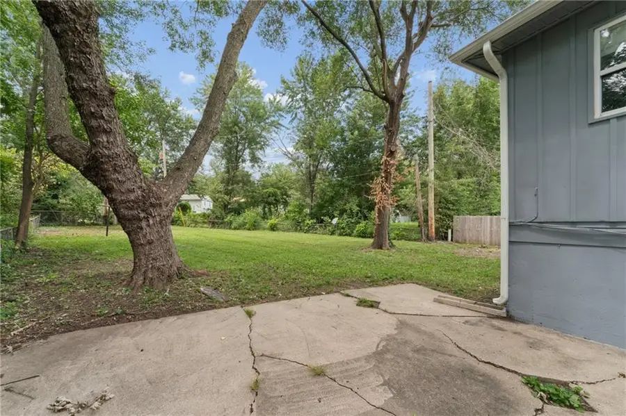 9505 Spring Valley Road, Kansas City, MO 64134 - #3