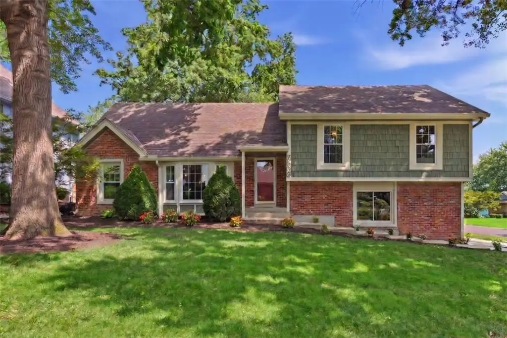 7500 W 98th Terrace, Overland Park, KS 66212 - #1
