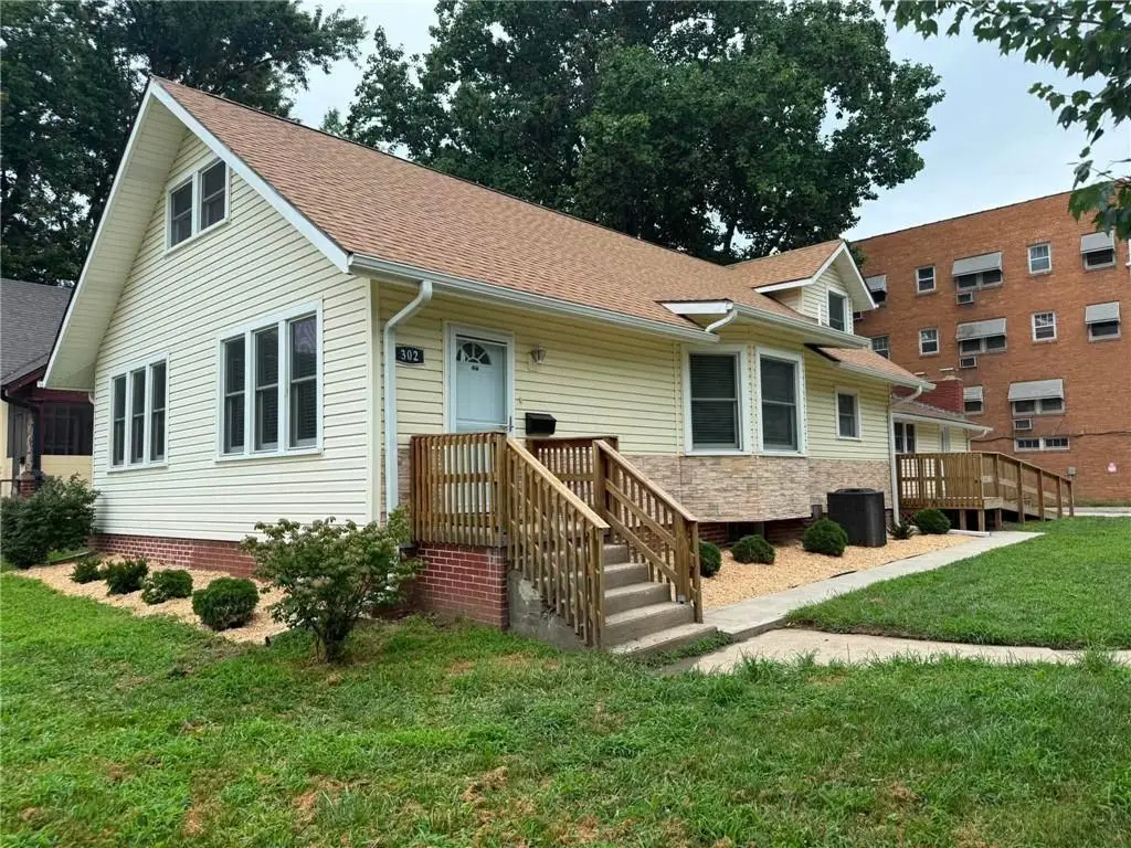 302 N Noyes Boulevard, Saint Joseph, MO 64501 - #1