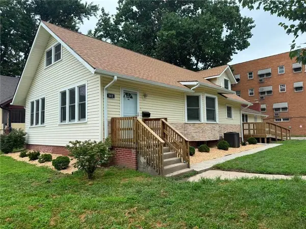 302 N Noyes Boulevard, St Joseph, MO 64501