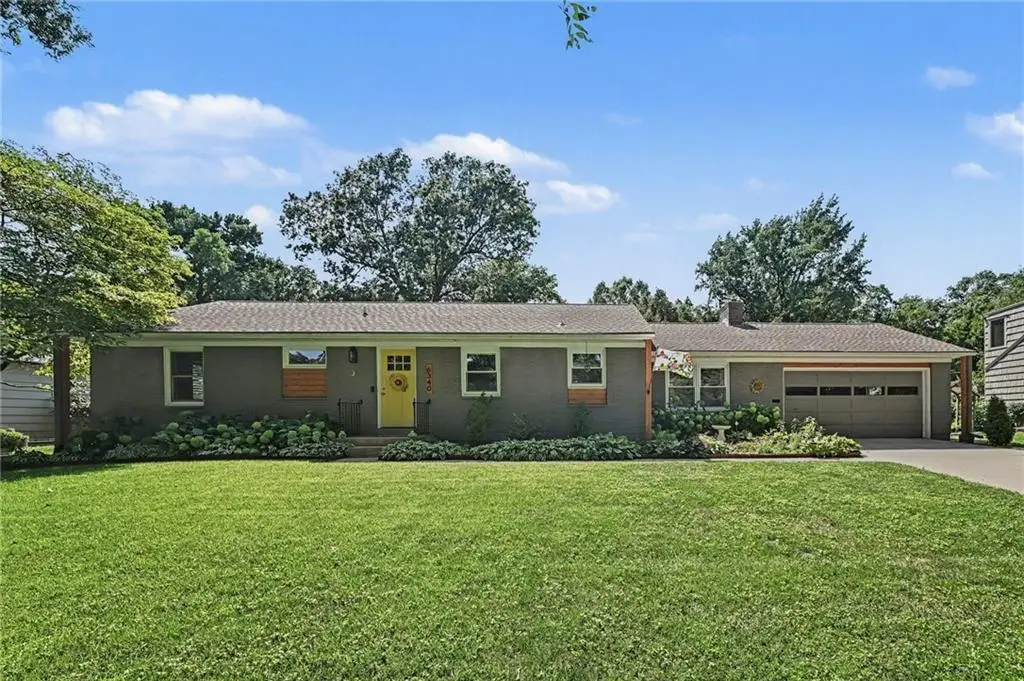 6340 Reeds Drive, Mission, KS 66202 - #1
