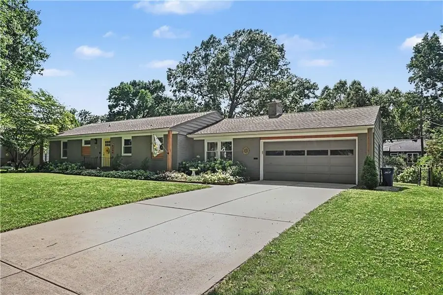 6340 Reeds Drive, Mission, KS 66202 - #2