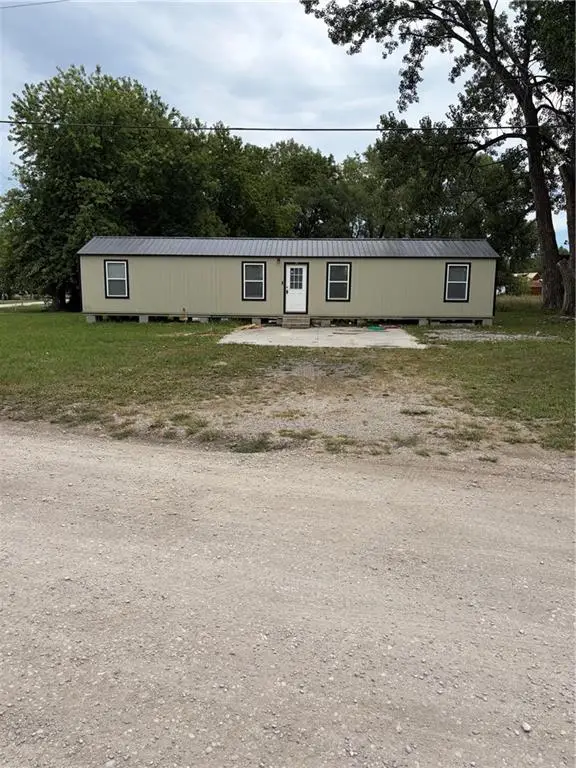 86 Mine Creek Avenue, Mound City, KS 66056