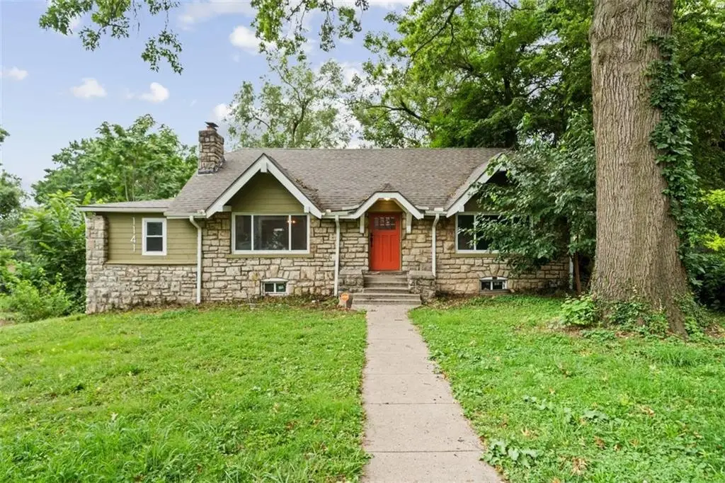 1141 E 75th Terrace, Kansas City, MO 64131 - #1