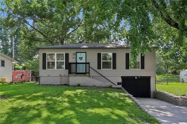 317 N Cochise Drive, Independence, MO 64056