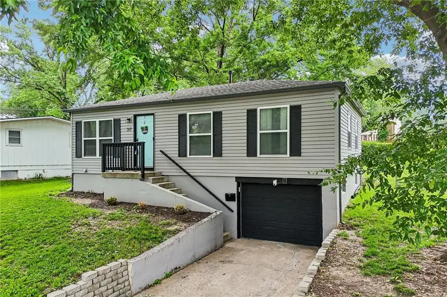 317 N Cochise Drive, Independence, MO 64056 - #2