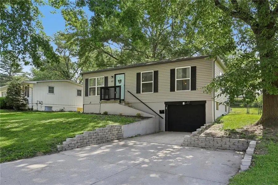 317 N Cochise Drive, Independence, MO 64056 - #3