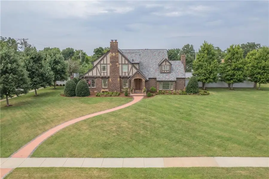608 E 9th Street, Baxter Springs, KS 66713 - #2