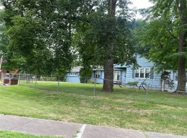 5801 Blue Hills Road S, Kansas City, MO 64110