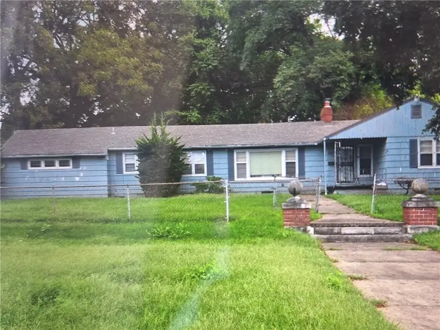 5801 Blue Hills Road S, Kansas City, MO 64110 - #2