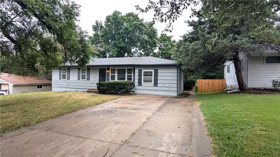 8618 Winchester Avenue, Kansas City, MO 64138 - #2