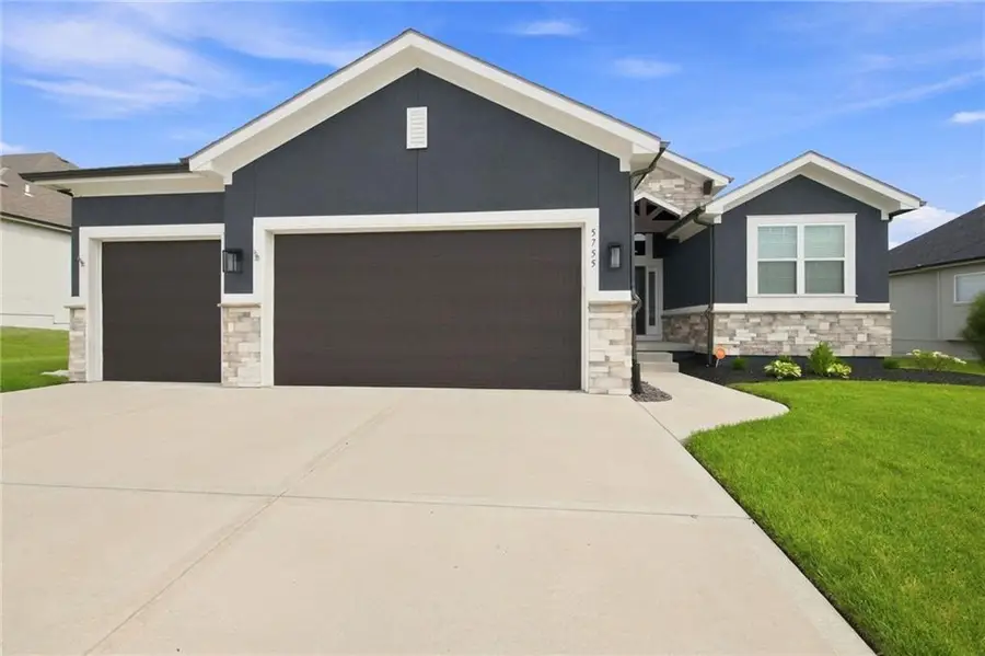 5755 Barn Hill Road, Parkville, MO 64152 - #2