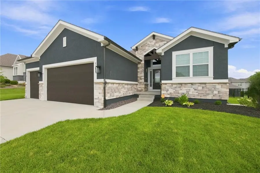 5755 Barn Hill Road, Parkville, MO 64152 - #3