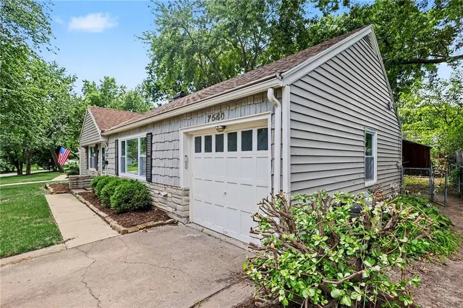7540 Rainbow Drive, Prairie Village, KS 66208 - #3