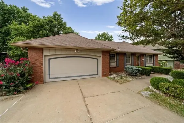 3826 S Summit Ridge Drive, Independence, MO 64055
