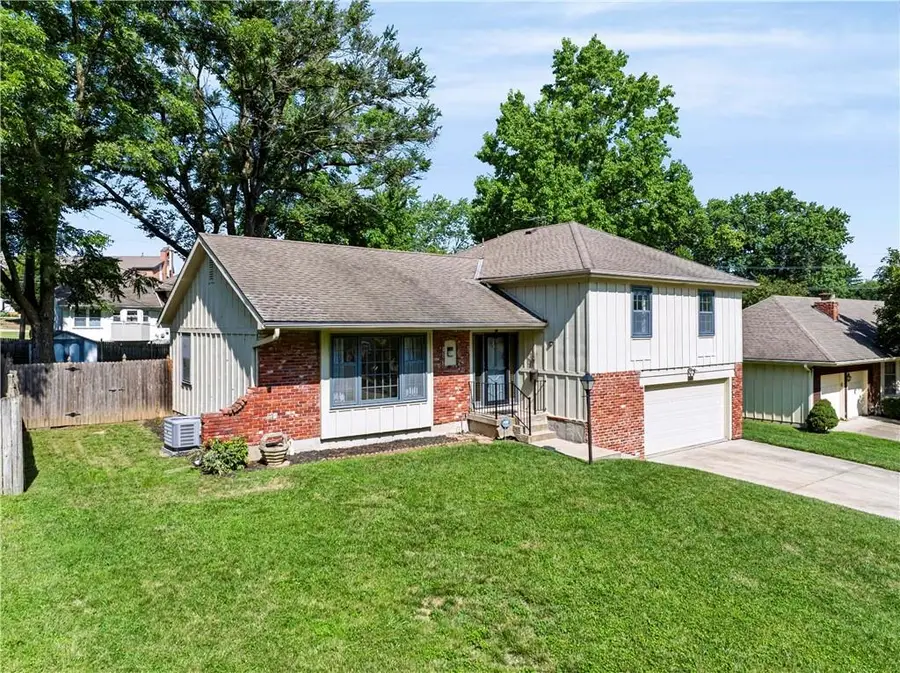 8706 Mackey Street, Overland Park, KS 66212 - #2