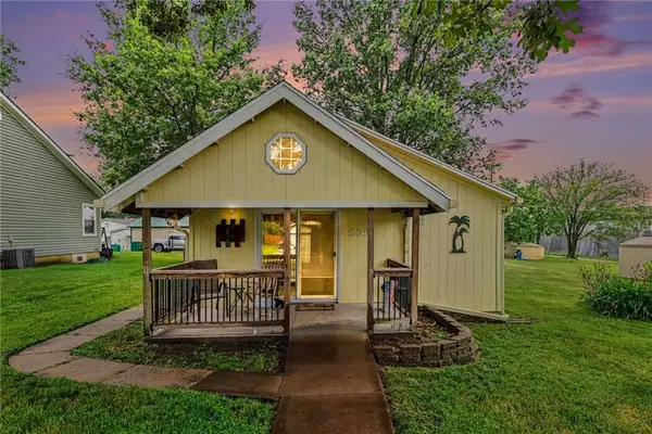 505 W Shawnee Street, Paola, KS 66071