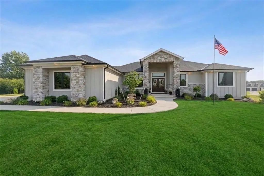 7555 NW Fawn Circle, Parkville, MO 64152 - #1
