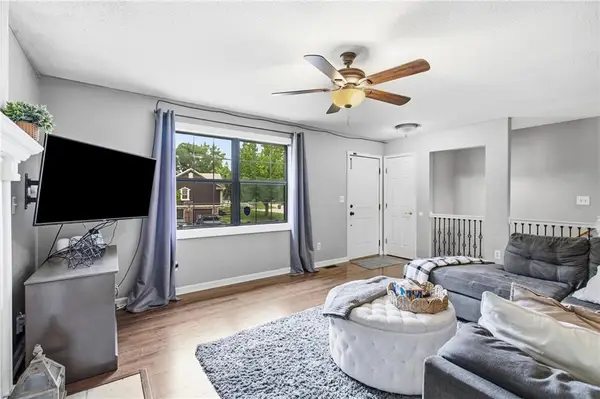 1933 NE Peters Drive, Lee's Summit, MO 64063
