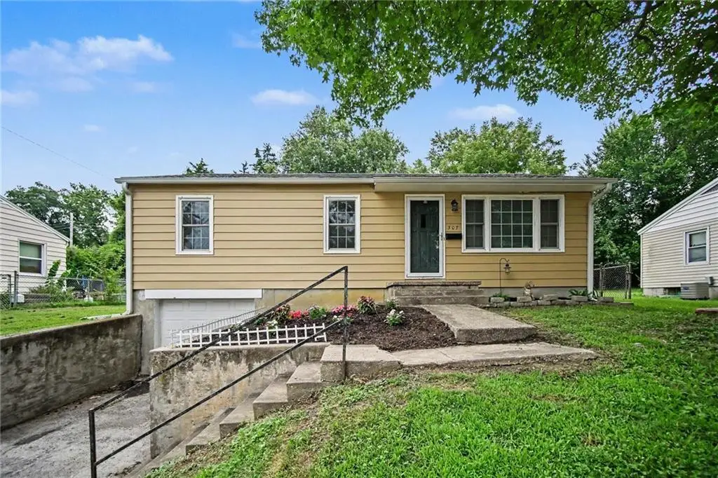 507 E Meadow Lane, Saint Joseph, MO 64501 - #1