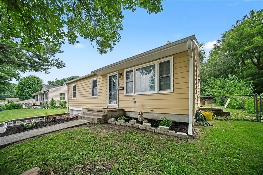 507 E Meadow Lane, Saint Joseph, MO 64501 - #2