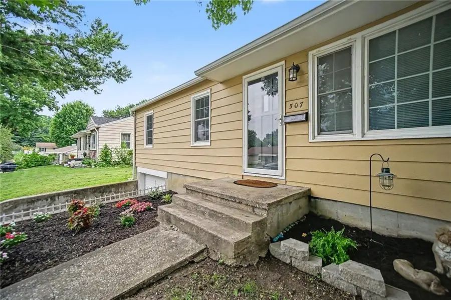 507 E Meadow Lane, Saint Joseph, MO 64501 - #3