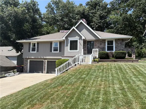 10240 NW 57th Terrace, Parkville, MO 64152