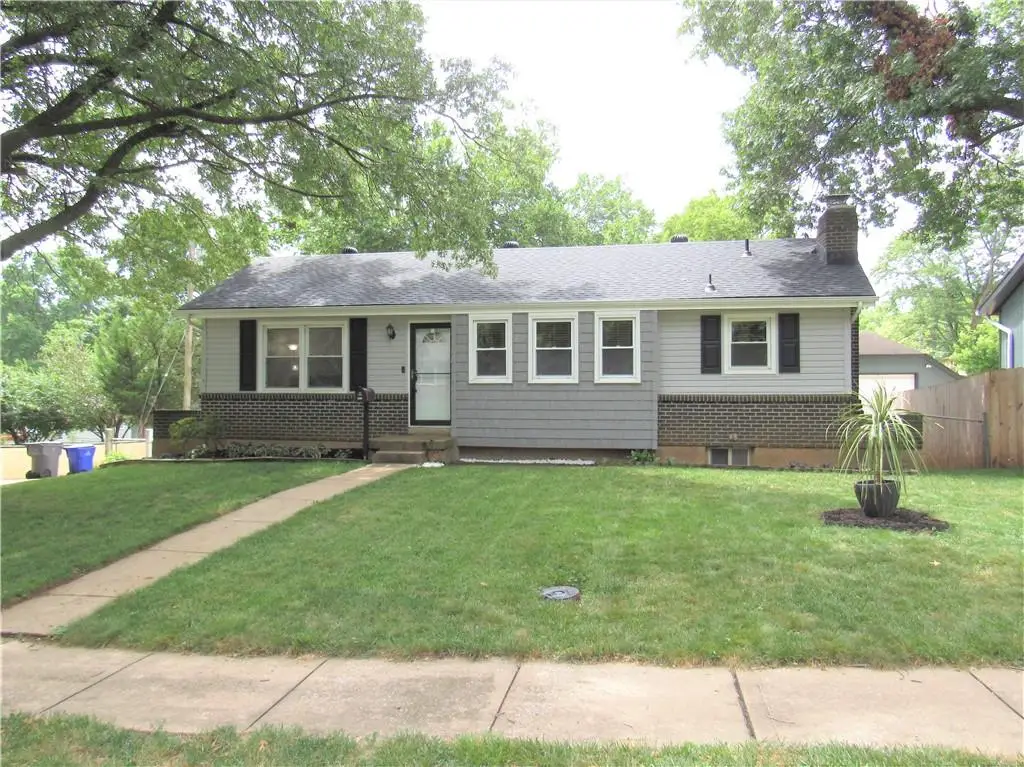 605 E Johnston Street, Olathe, KS 66061 - #1