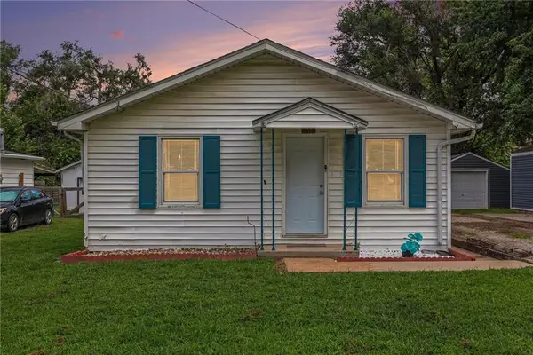 307 W Walter Lane, St Joseph, MO 64504