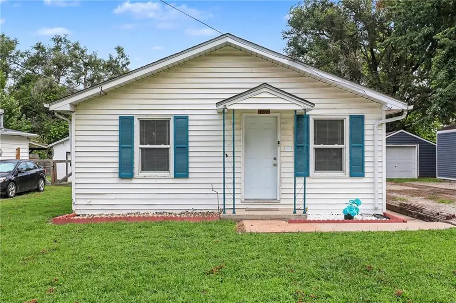 307 W Walter Lane, Saint Joseph, MO 64504 - #2