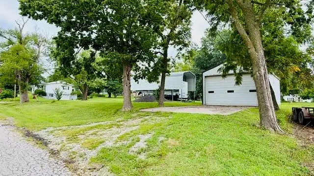 401 N Kenyon Street, Albany, MO 64402 - #3