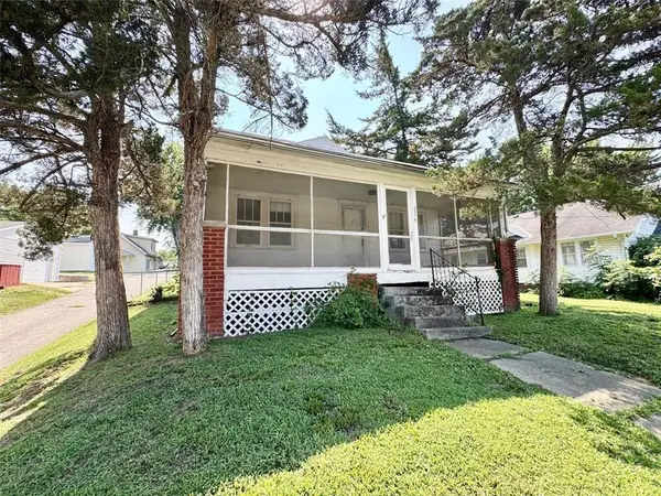 2319 W Circle Drive, St Joseph, MO 64505