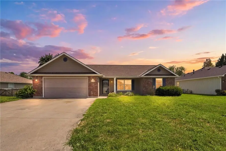 413 Graystone Drive, Grain Valley, MO 64029 - #2