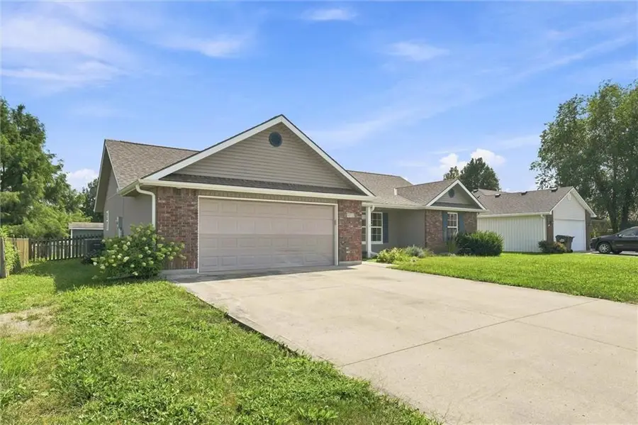 413 Graystone Drive, Grain Valley, MO 64029 - #3