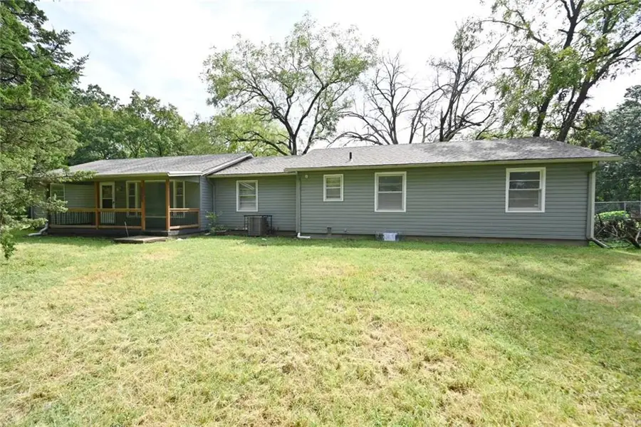 8900 Wayne Avenue, Kansas City, MO 64131 - #2