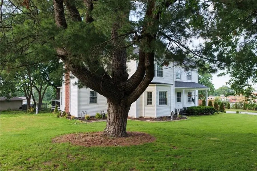 1900 NE 65th Street, Gladstone, MO 64118 - #2