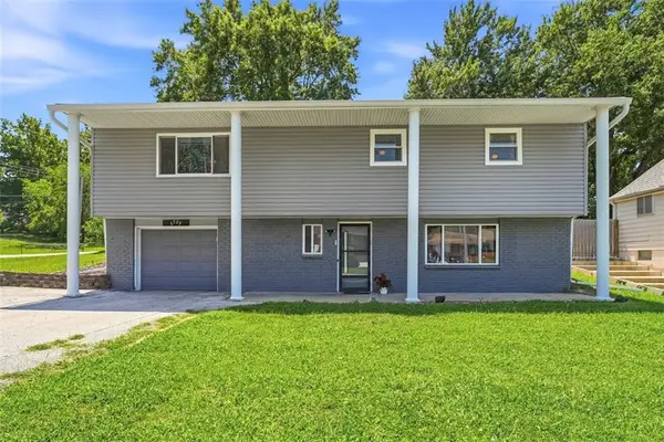 6729 NE Cotter Avenue, Kansas City, MO 64119