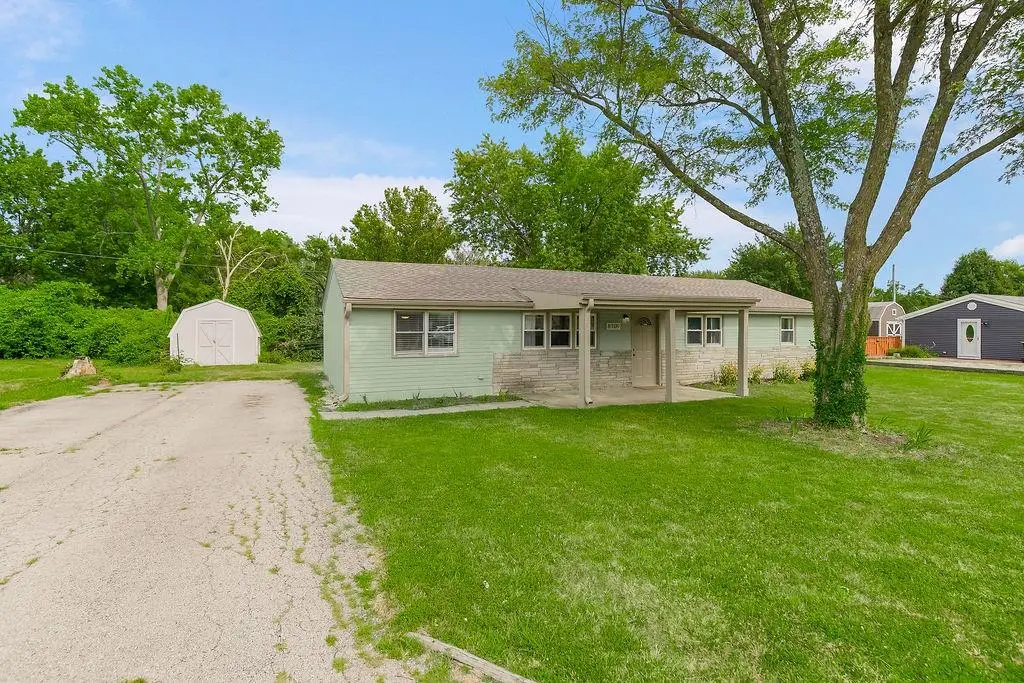 8109 N Summit Road, Kansas City, MO 64118 - #1