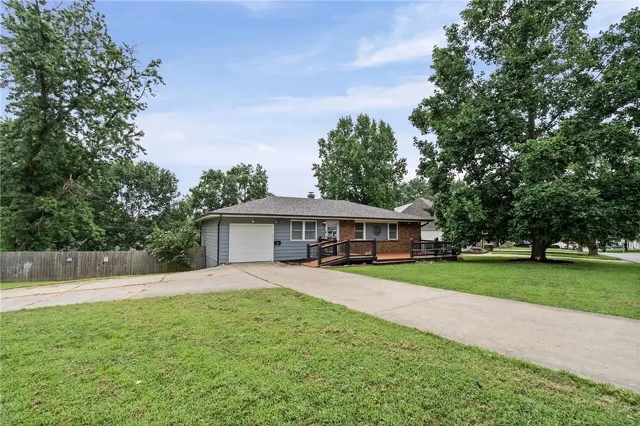 5321 N Richmond Avenue, Kansas City, MO 64119 - #2