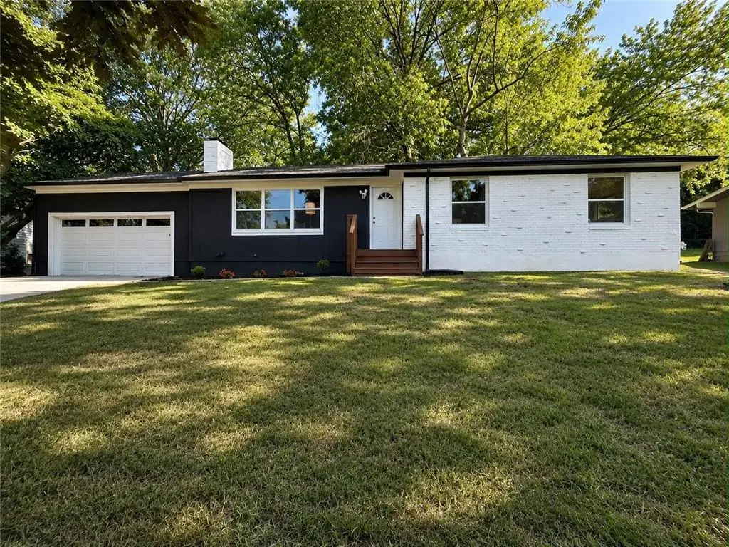 1001 W 93rd Street, Kansas City, MO 64114 - #1