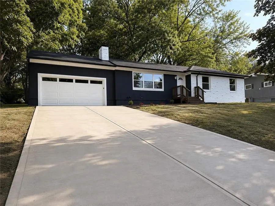 1001 W 93rd Street, Kansas City, MO 64114 - #2