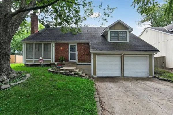 110 E Nelson Circle, Olathe, KS 66061