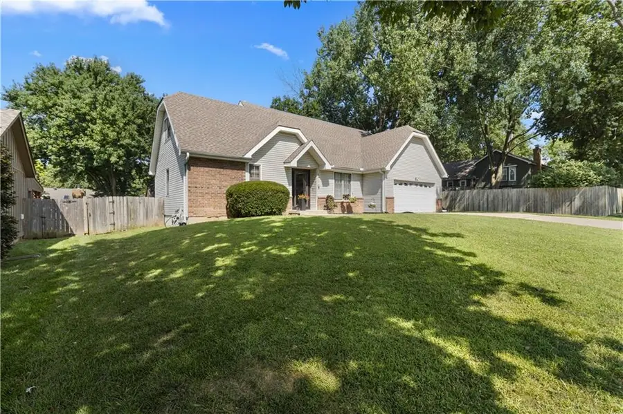 6516 Rosehill Road, Shawnee, KS 66216 - #3