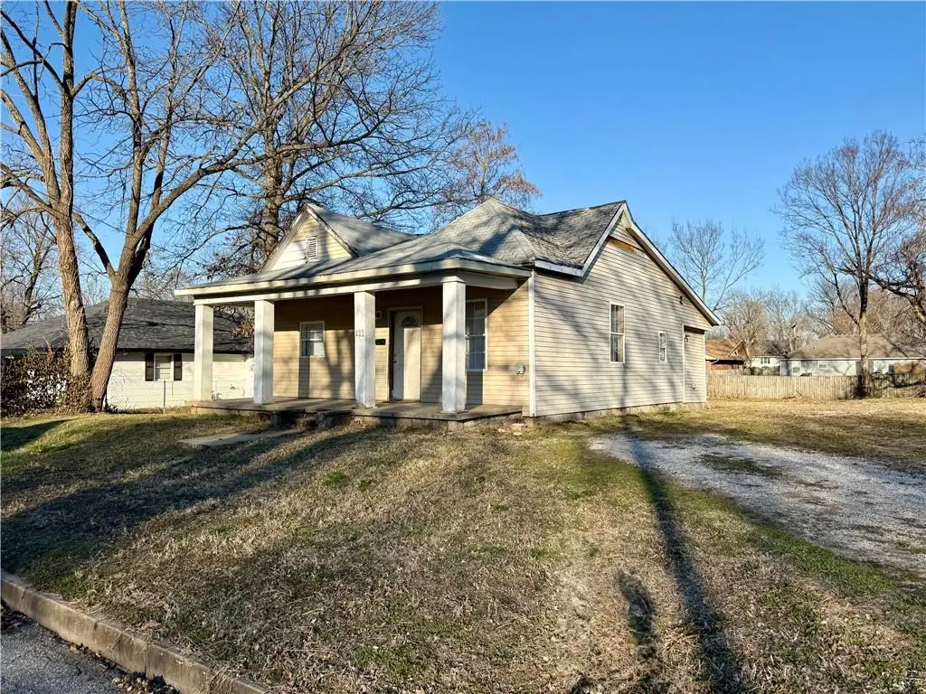 221 N Clay Street, Nevada, MO 64772 - #1