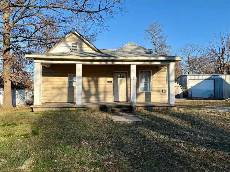 221 N Clay Street, Nevada, MO 64772 - #2