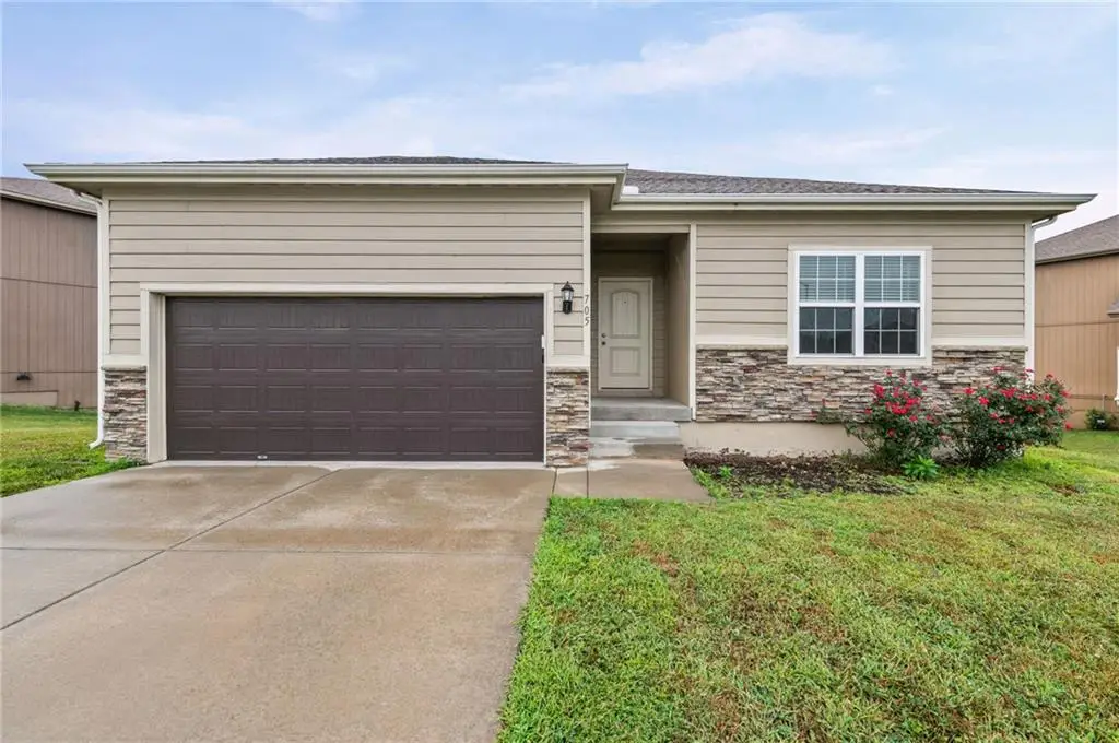 705 NW 111th Terrace, Kansas City, MO 64155 - #1