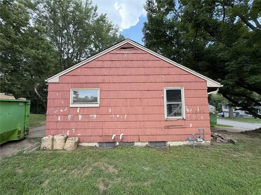 5401 Smalley Avenue, Kansas City, MO 64129 - #2