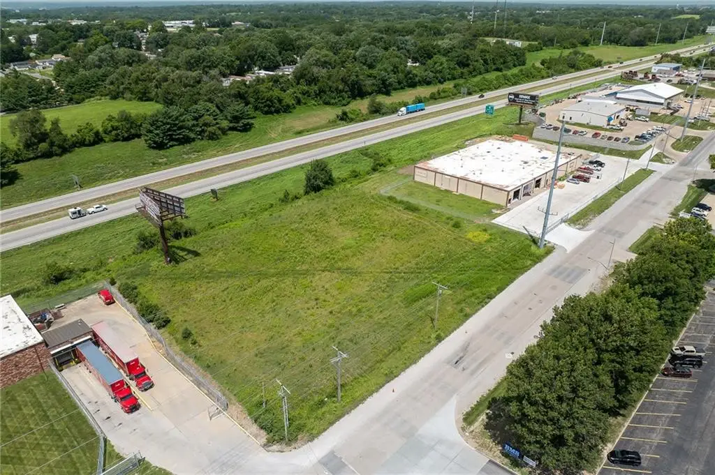3702 S Leonard Road, Saint Joseph, MO 64503 - #1