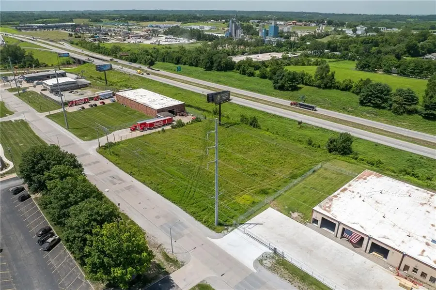3702 S Leonard Road, Saint Joseph, MO 64503 - #3