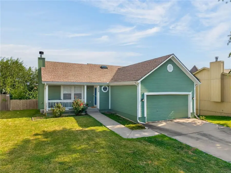 208 NW 112th Terrace, Kansas City, MO 64155 - #2
